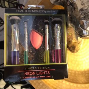 Limited Edition Neon Lights Party Look Tools